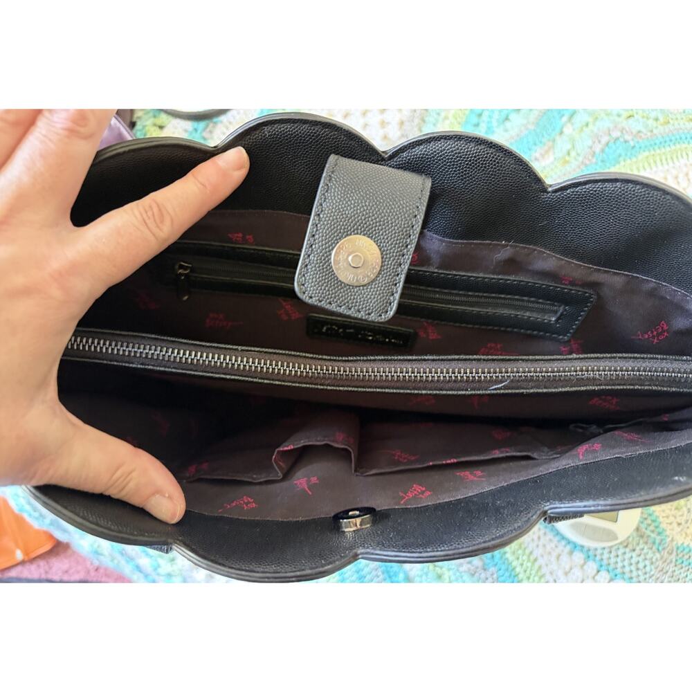 Betsey Johnson large black tote with heart shaped zip pouch attached accessory - Picture 14 of 16